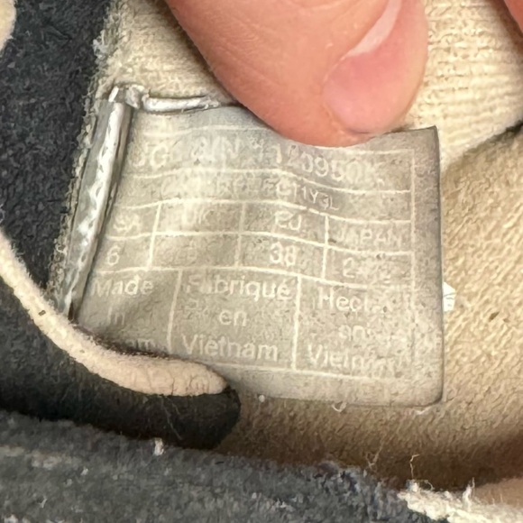 Ugg Kids Chelham Weather Boot in Black Suede Waterproof Size 6 - Picture 7 of 7